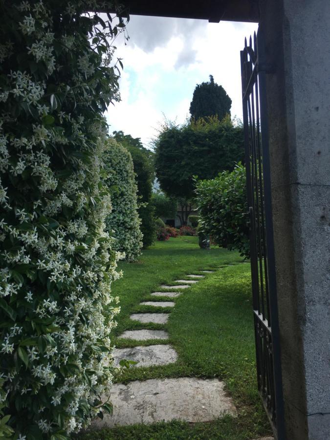Castelveccana Il Motto Di Tommy Bed & Breakfast エクステリア 写真