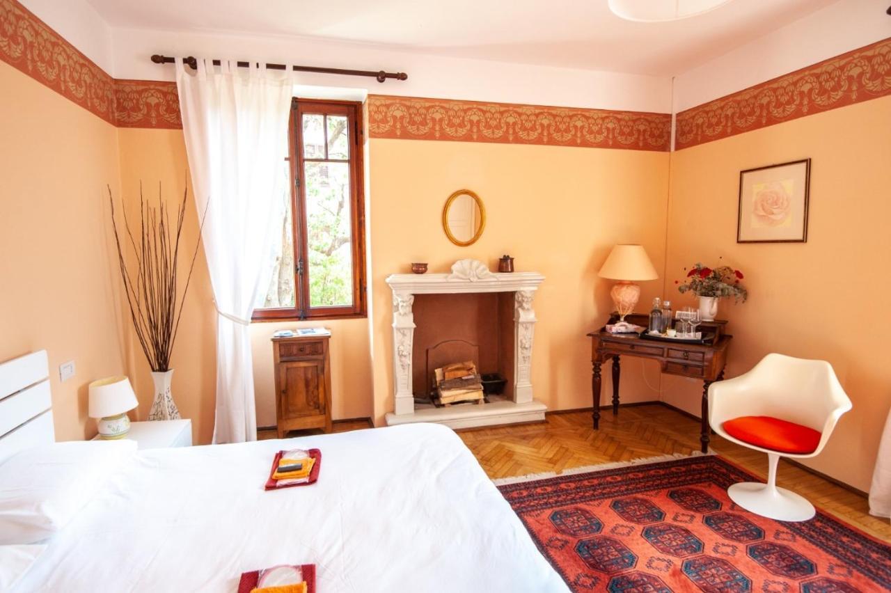 Castelveccana Il Motto Di Tommy Bed & Breakfast エクステリア 写真