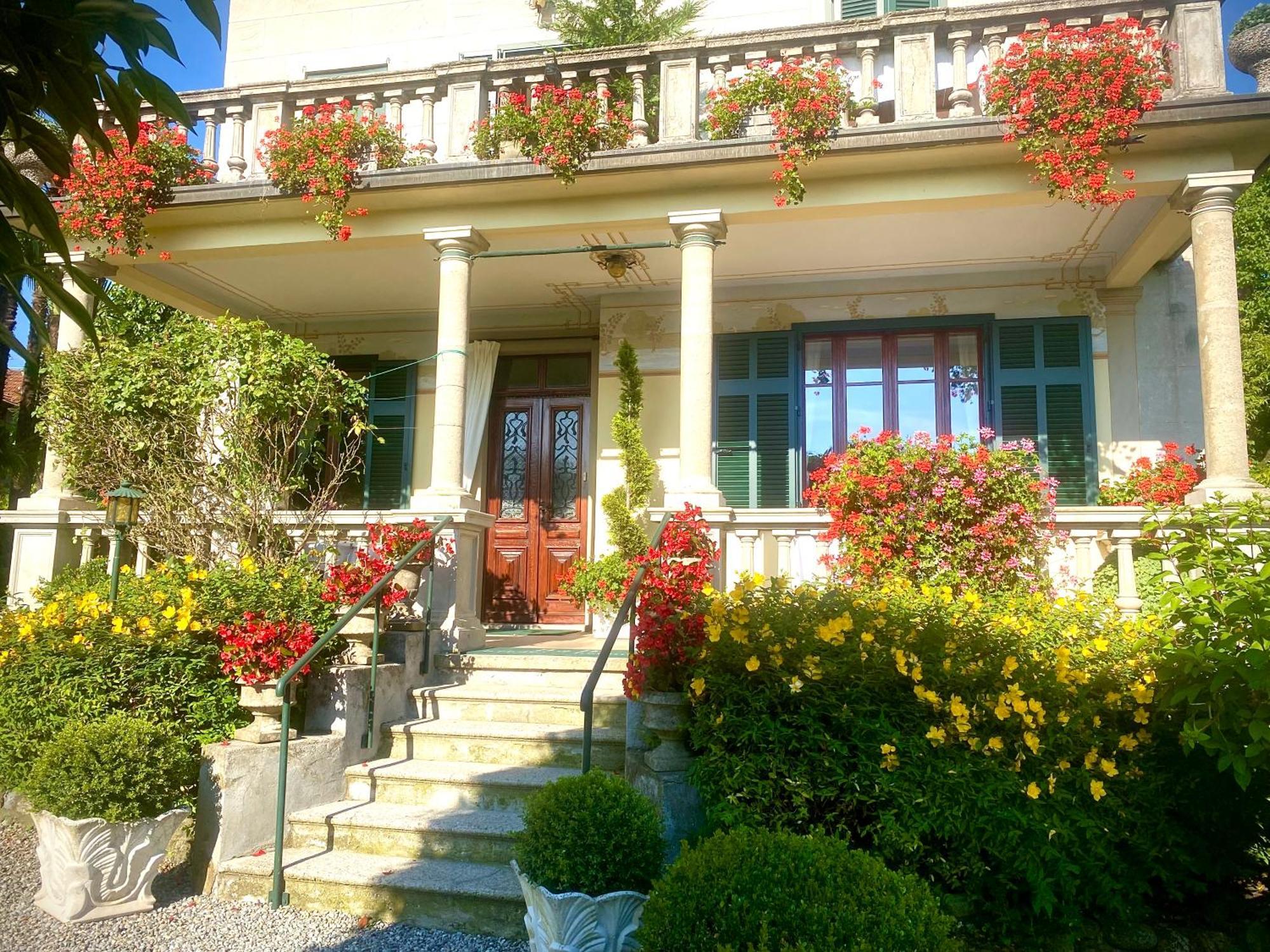 Castelveccana Il Motto Di Tommy Bed & Breakfast エクステリア 写真